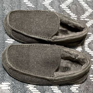 UGG Gray Wool Ascot Slippers Size 7